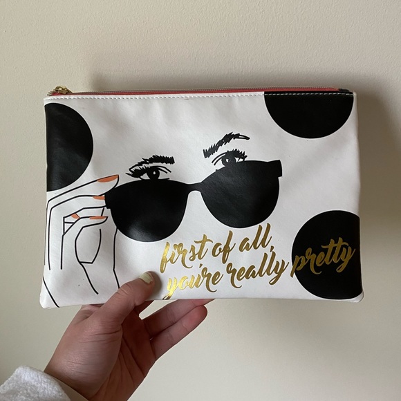 Handbags - First of all you’re really pretty makeup bag 💄